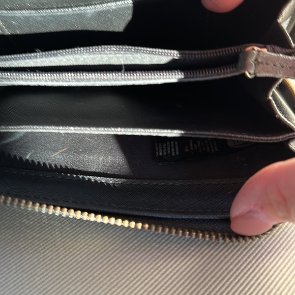 Fossil beautiful soft leather wristlet - Picture 6 of 7